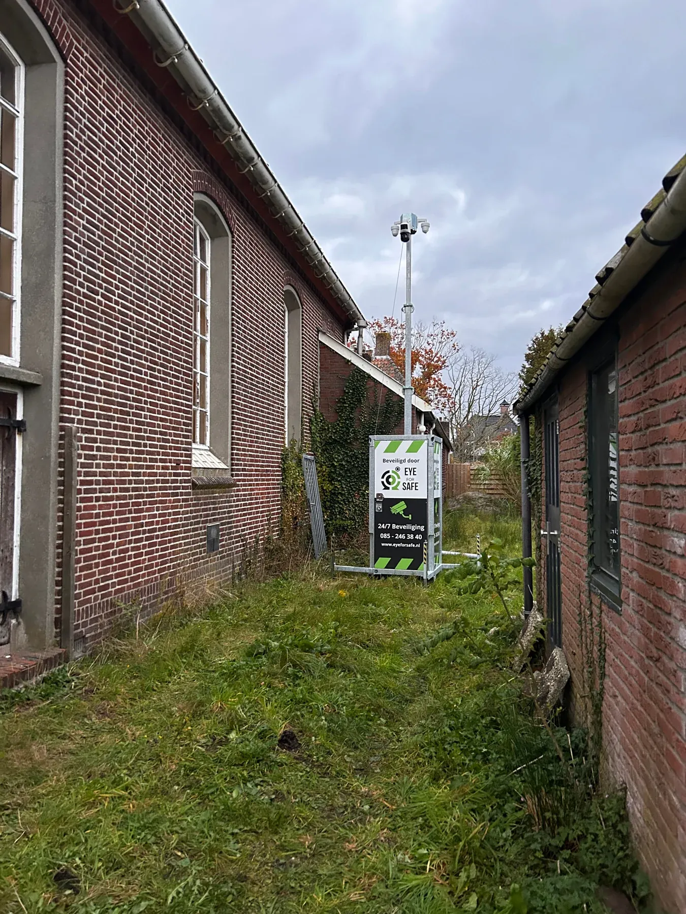 Cameramast bij terrein en vastgoed